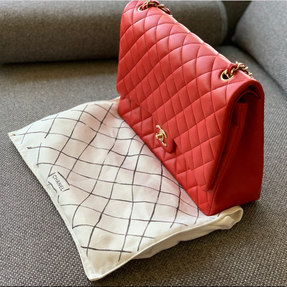 Chanel Maxi Classic Double Flap - Picture 2 of 5